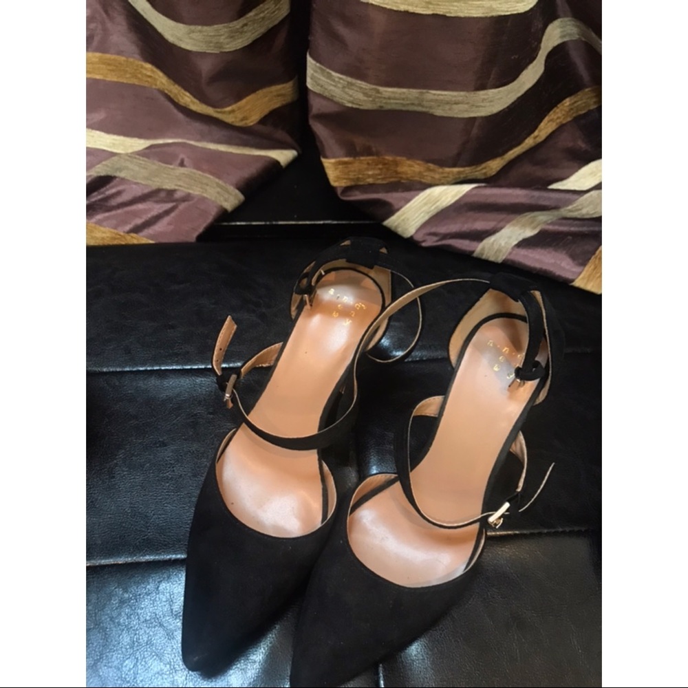 Pointed toe heel